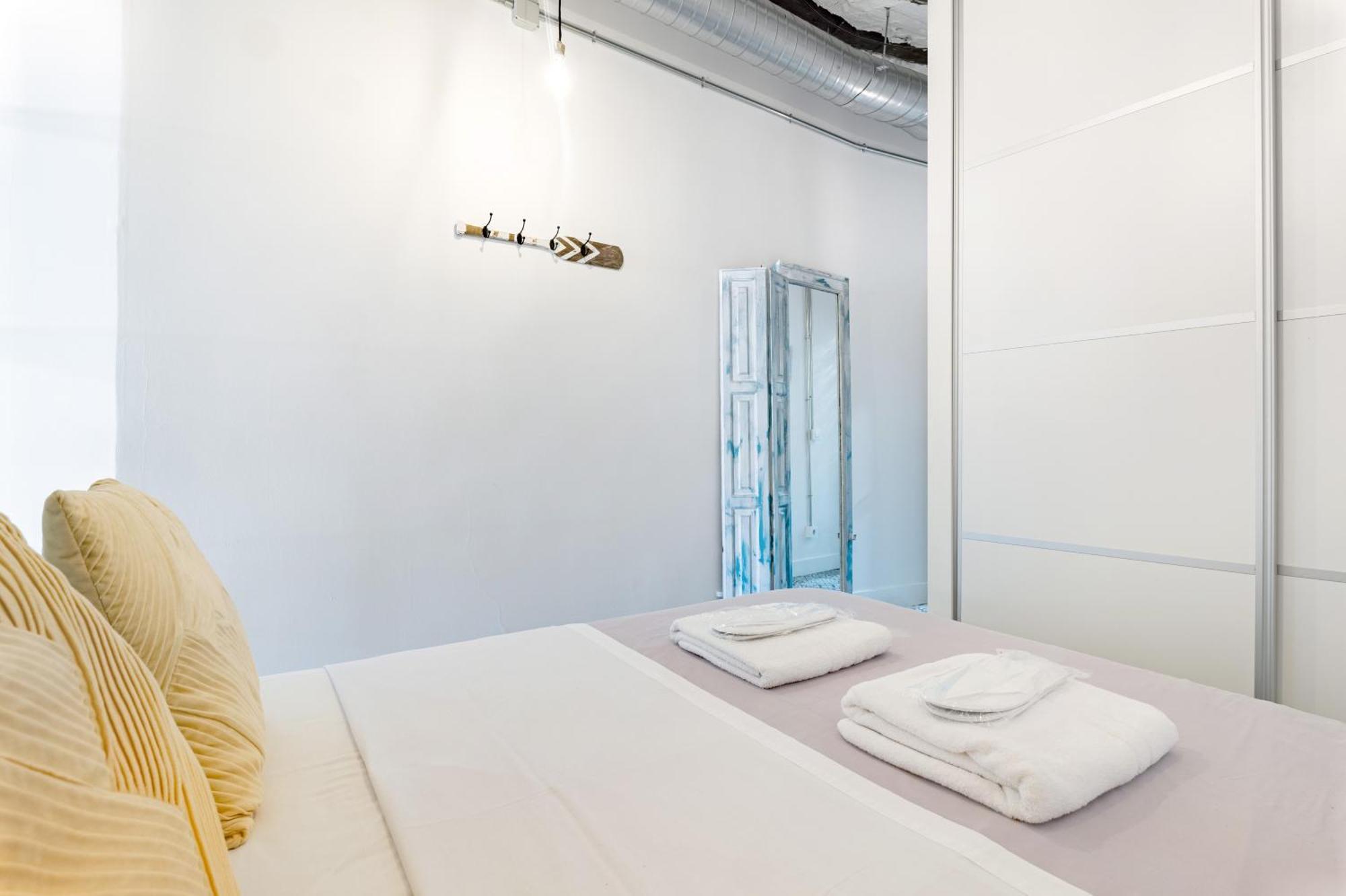 Vintage Apartment Near Puerta Del Sol Madrid Bagian luar foto